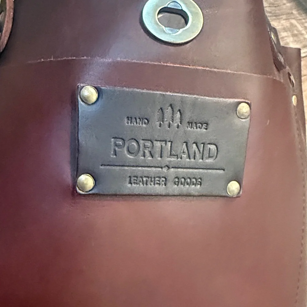 Elegant Brown Leather Tote Bag - Picture 2 of 4